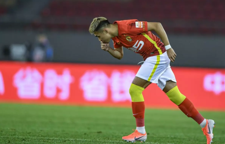  广州恒大与上海上港足球比赛直播 